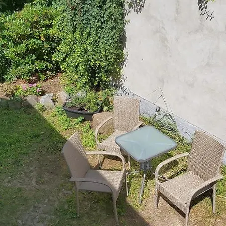 Bluetenstadt Im Souterraine Appartement *